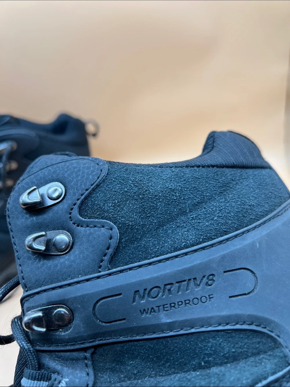 Nortiv8 men hiking